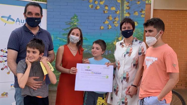 Ato de entrega do cheque de doação